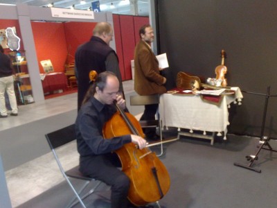 il M�Andrea Noferini prova  il violoncello del quartetto