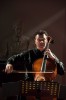 Il  MLuigi Piovano suona il violoncello del Maestro Ciro Caliendo 